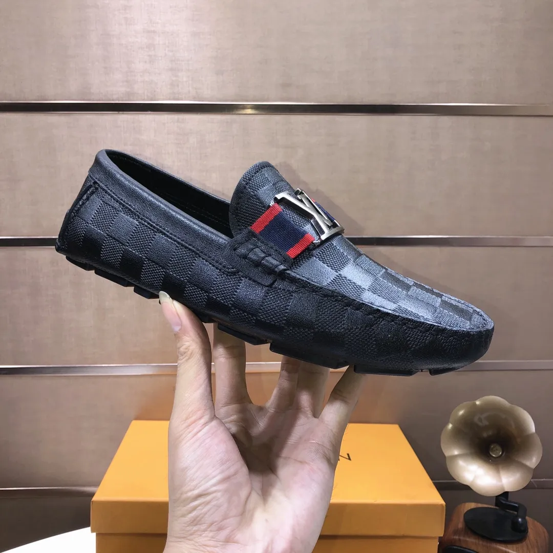 Men's men's shoes 💰420💰 [LV Doudou shoes] (water-dyed cowhide lining) new model is on the market, available on the official website. The new Doudou shoes are processed into single-color materials, and the uppers are made of imported cowhide material. The body of the shoe is fully hemmed with mark thread, and is lined with imported original cowhide leather. The elegant shoe shape is super suitable for all-matching, and the size is 38-44.